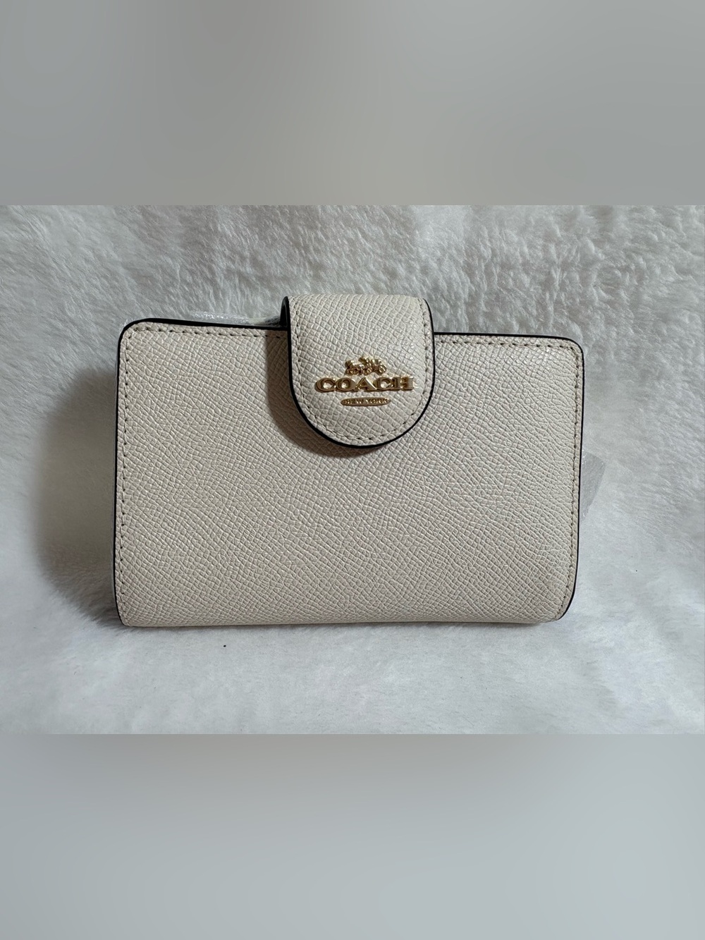 *NWT* COACH Medium Corner Zip Wallet- IM/CHALK